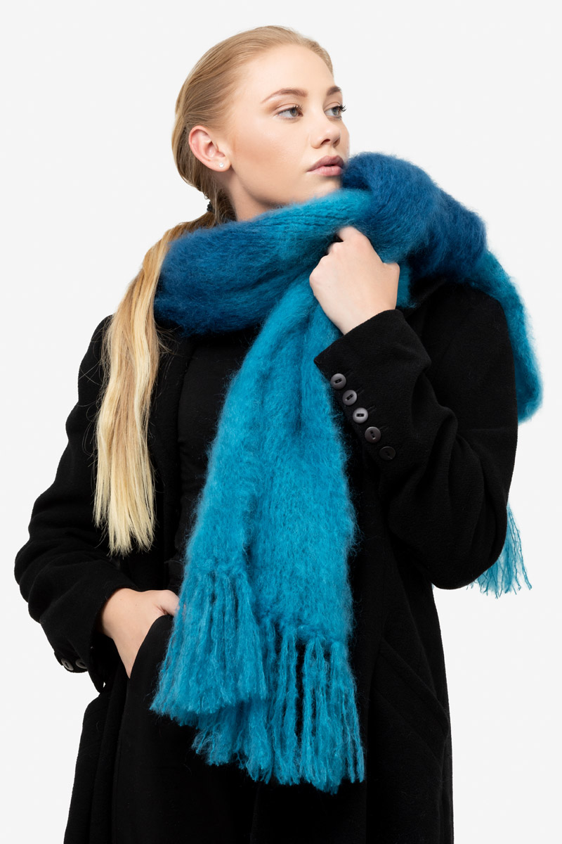 Model-Chameleon-CobaltNavyCobalt