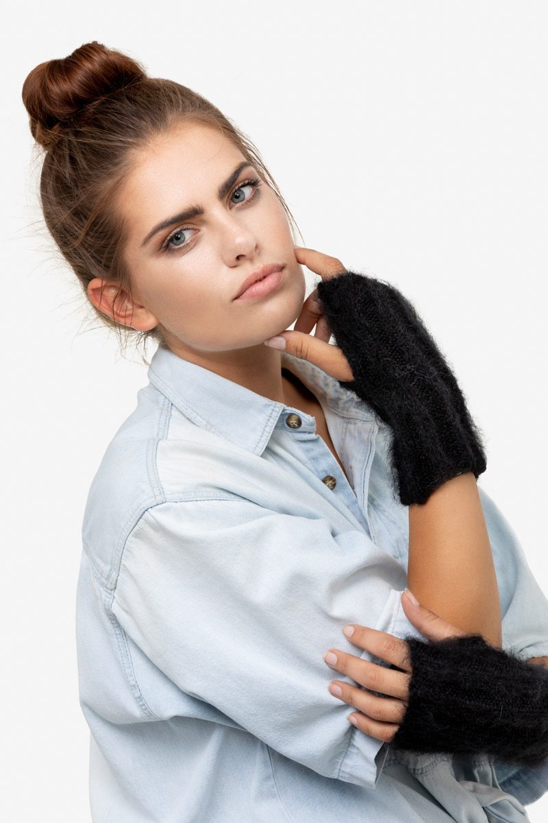 Model-CozyCuffs-Black