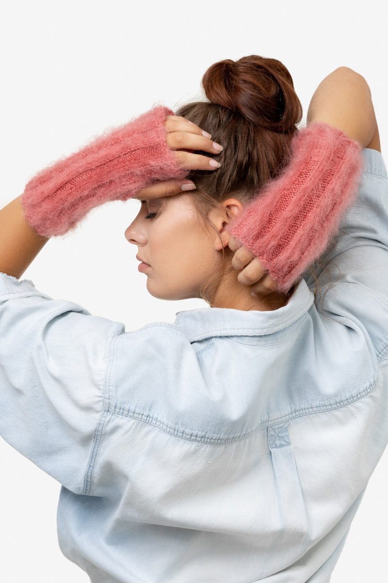 Model-CozyCuffs-Coral