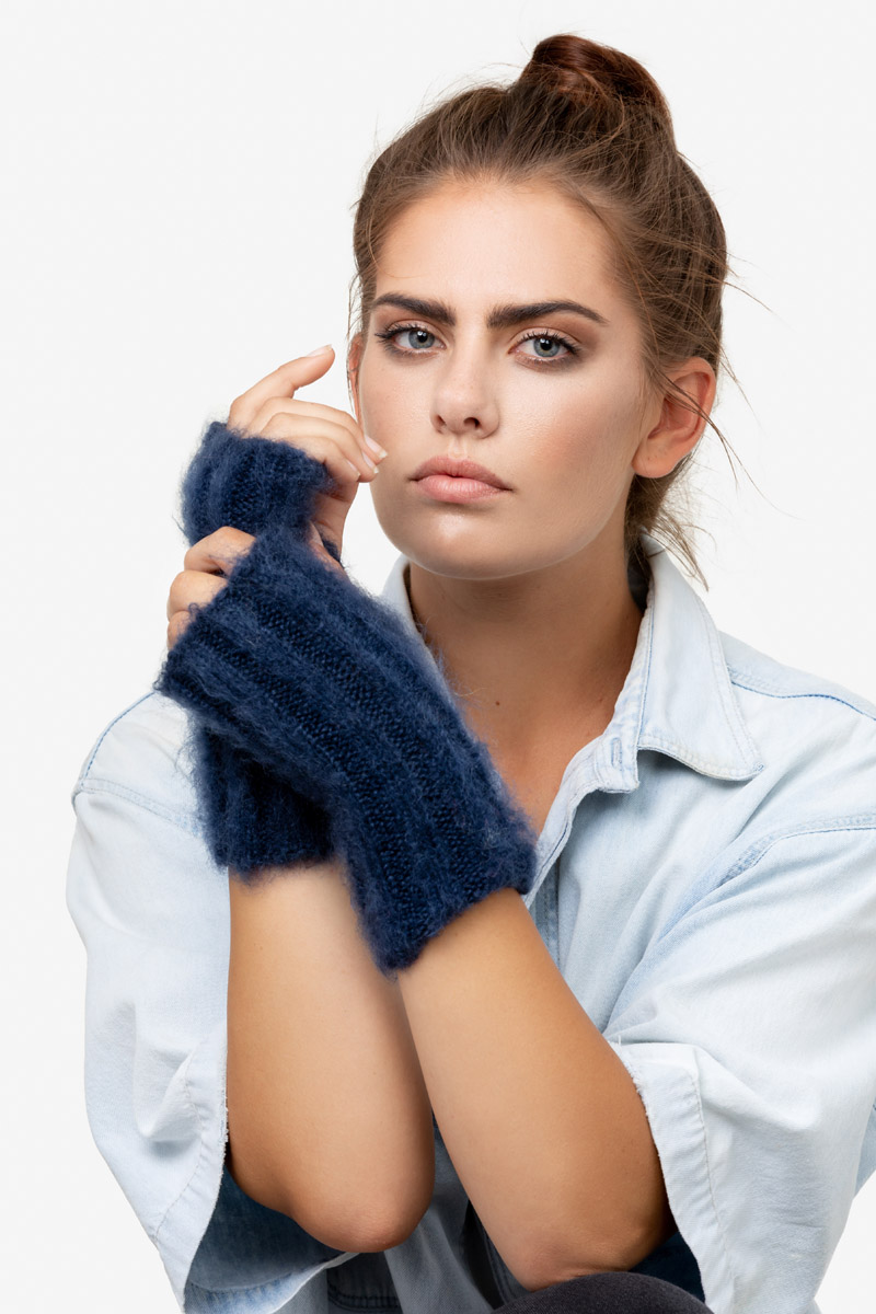 Model-CozyCuffs-Navy