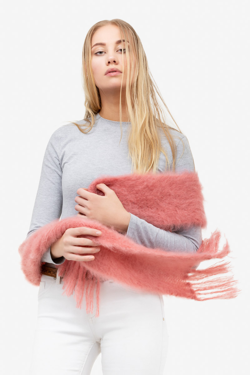 Model-Cuddles-Coral