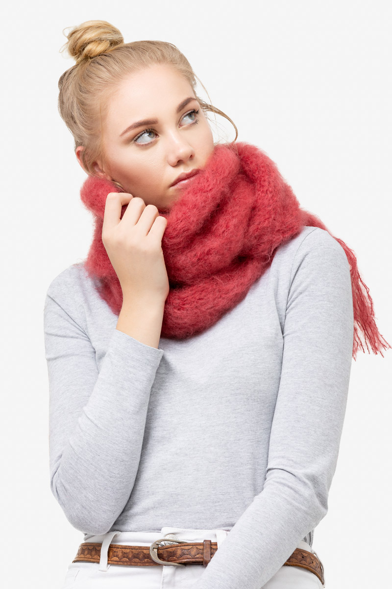 Model-Cuddles-Maroon