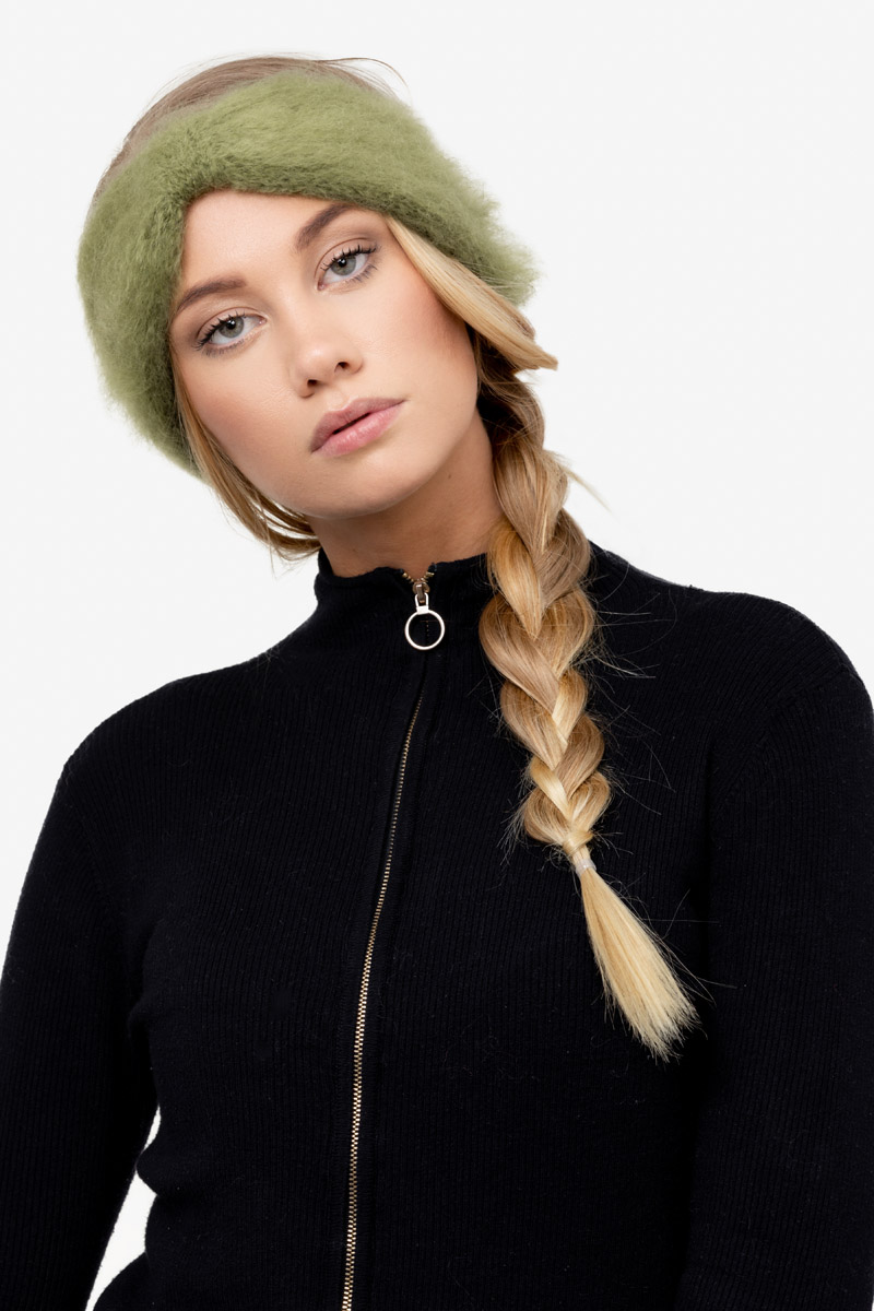 Model-EasyGoingHeadBand-Olive