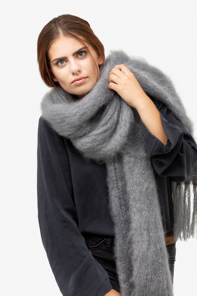 Model-Snuggle-Ash
