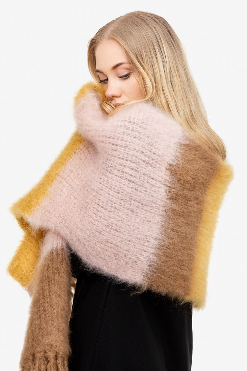 Model-StripedSnuggle-BlondeBlushMustard